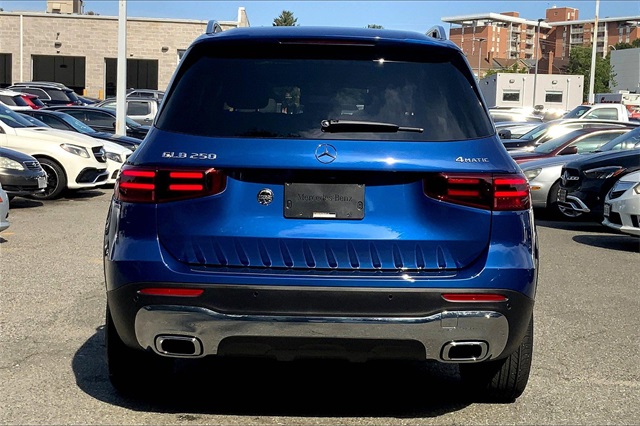 2025 Mercedes Benz GLB 250 4MATIC photo 3