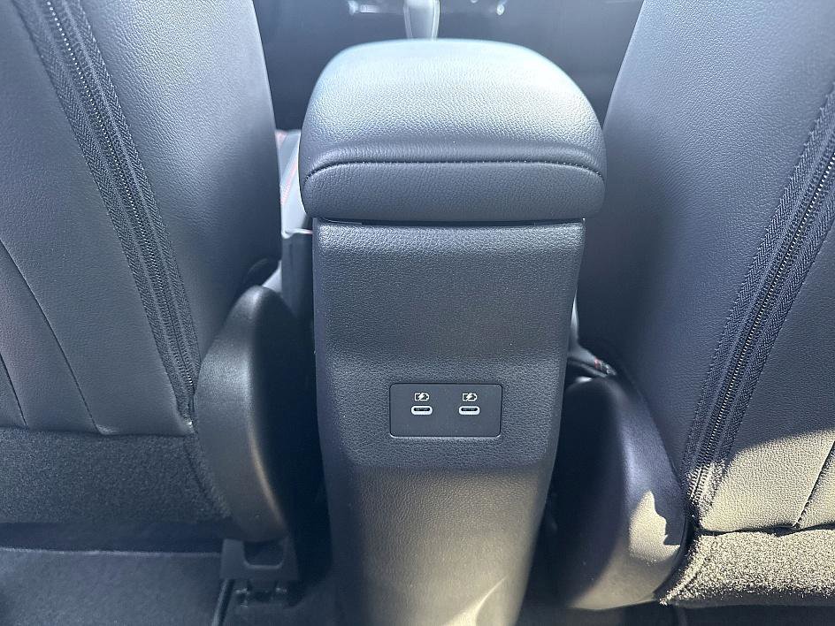 2025 Nissan Kicks SR photo 19