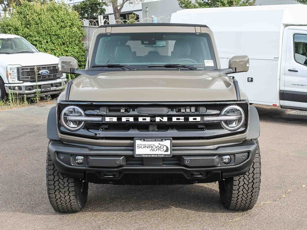 2025 Ford Bronco Outer Banks photo 2