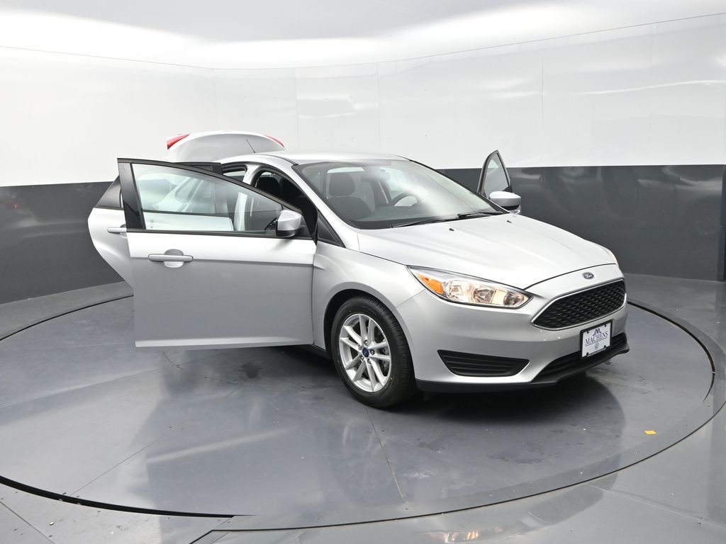 2018 Ford Focus SE photo 26