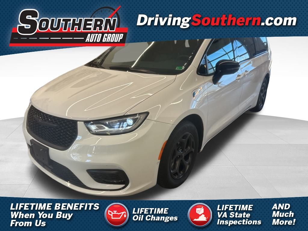 2024 Chrysler Pacifica PHEV Select's photo