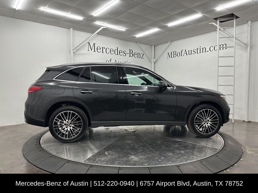 2025 Mercedes Benz GLC 300 photo 7