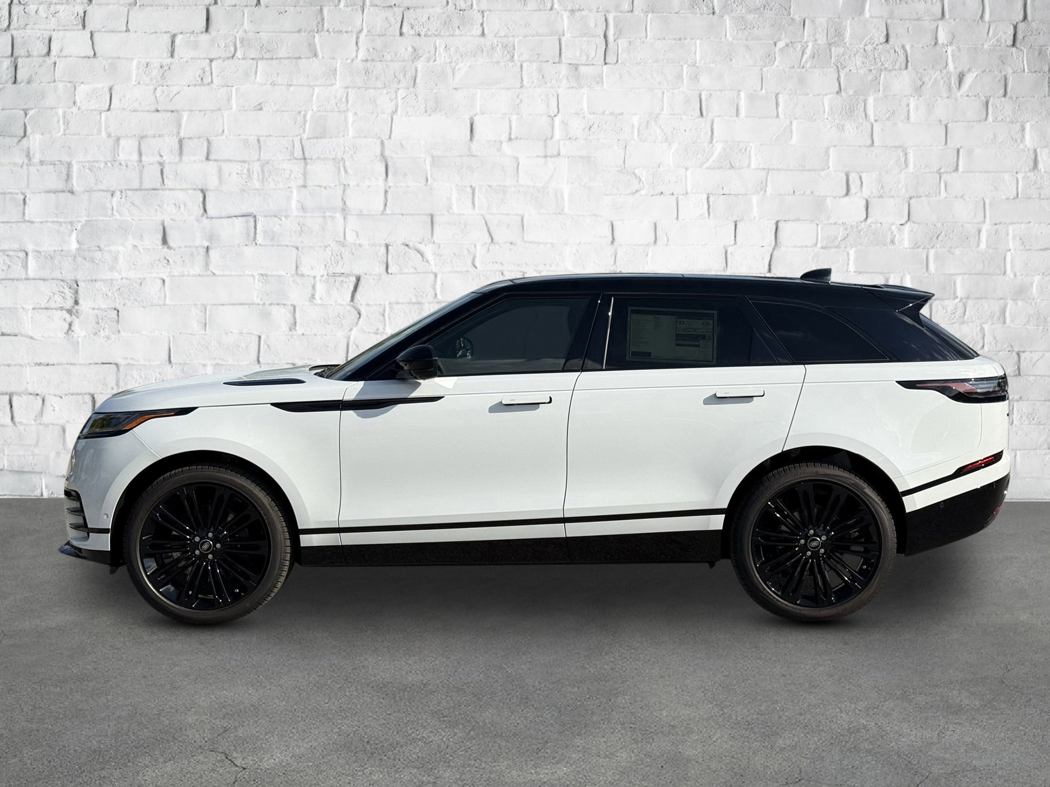 2026 Land Rover Range Rover Velar SE photo 3