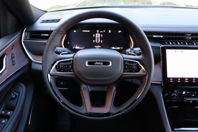 2025 Jeep Grand Cherokee Summit photo 15
