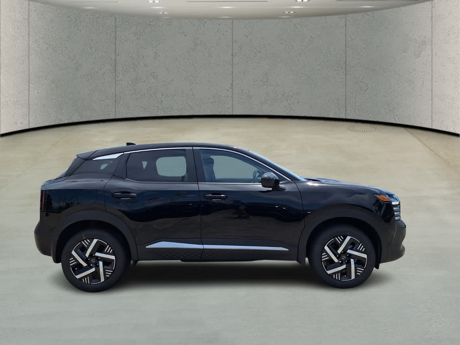 2025 Nissan Kicks SV photo 4