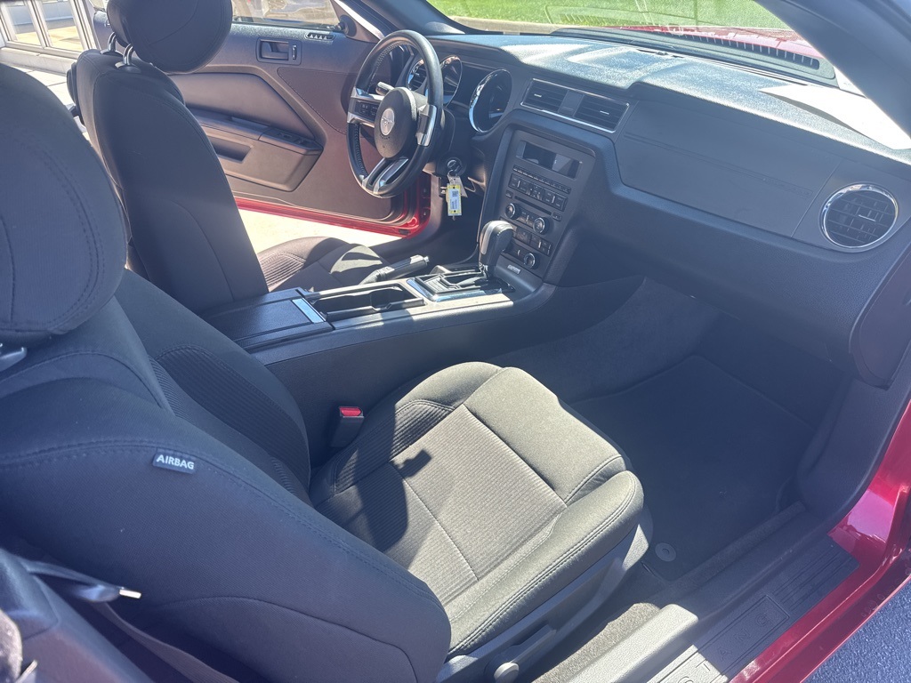 2013 Ford Mustang V6 Convertible photo 19