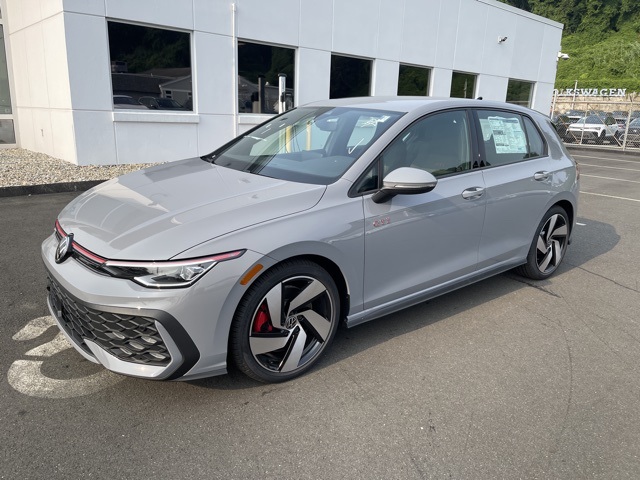 2025 Volkswagen Golf GTI S photo 2