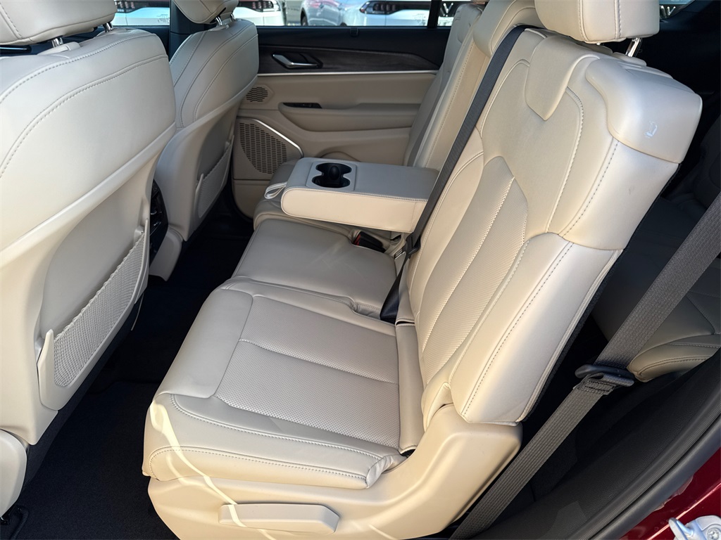 2025 Jeep Grand Cherokee Limited photo 18