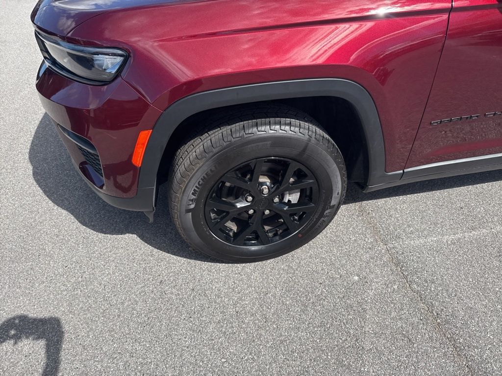 2025 Jeep Grand Cherokee Altitude photo 9