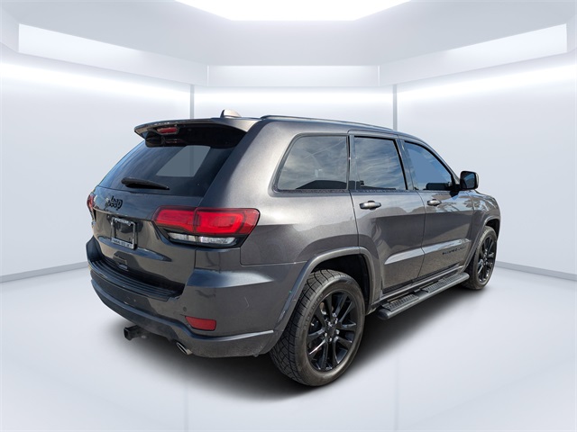 2018 Jeep Grand Cherokee Altitude photo 3