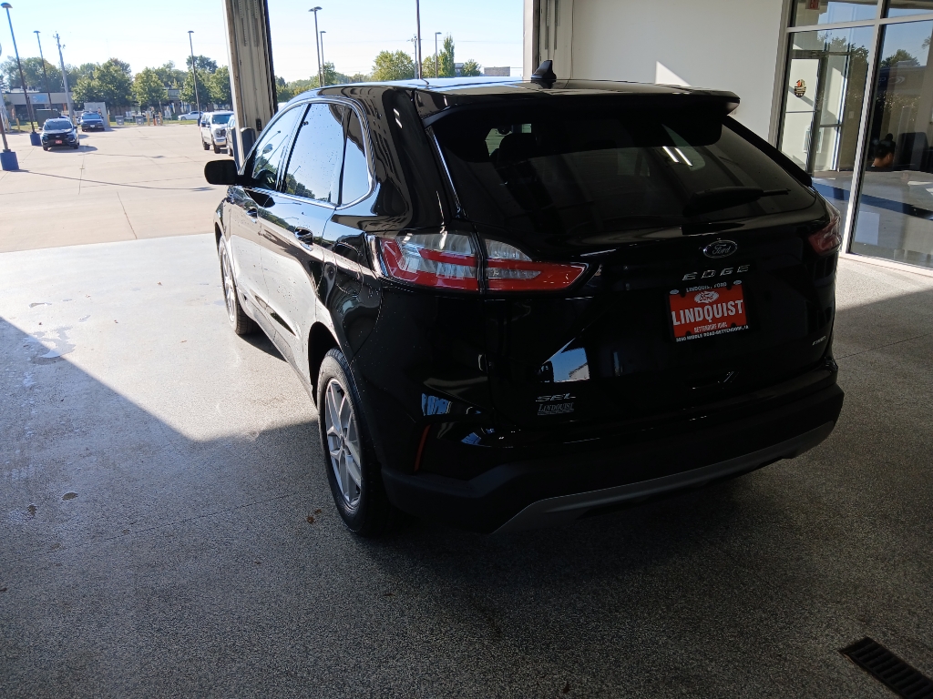 2023 Ford Edge SEL photo 6