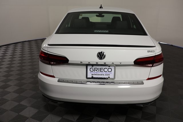2022 Volkswagen Passat 2.0T R-Line photo 7