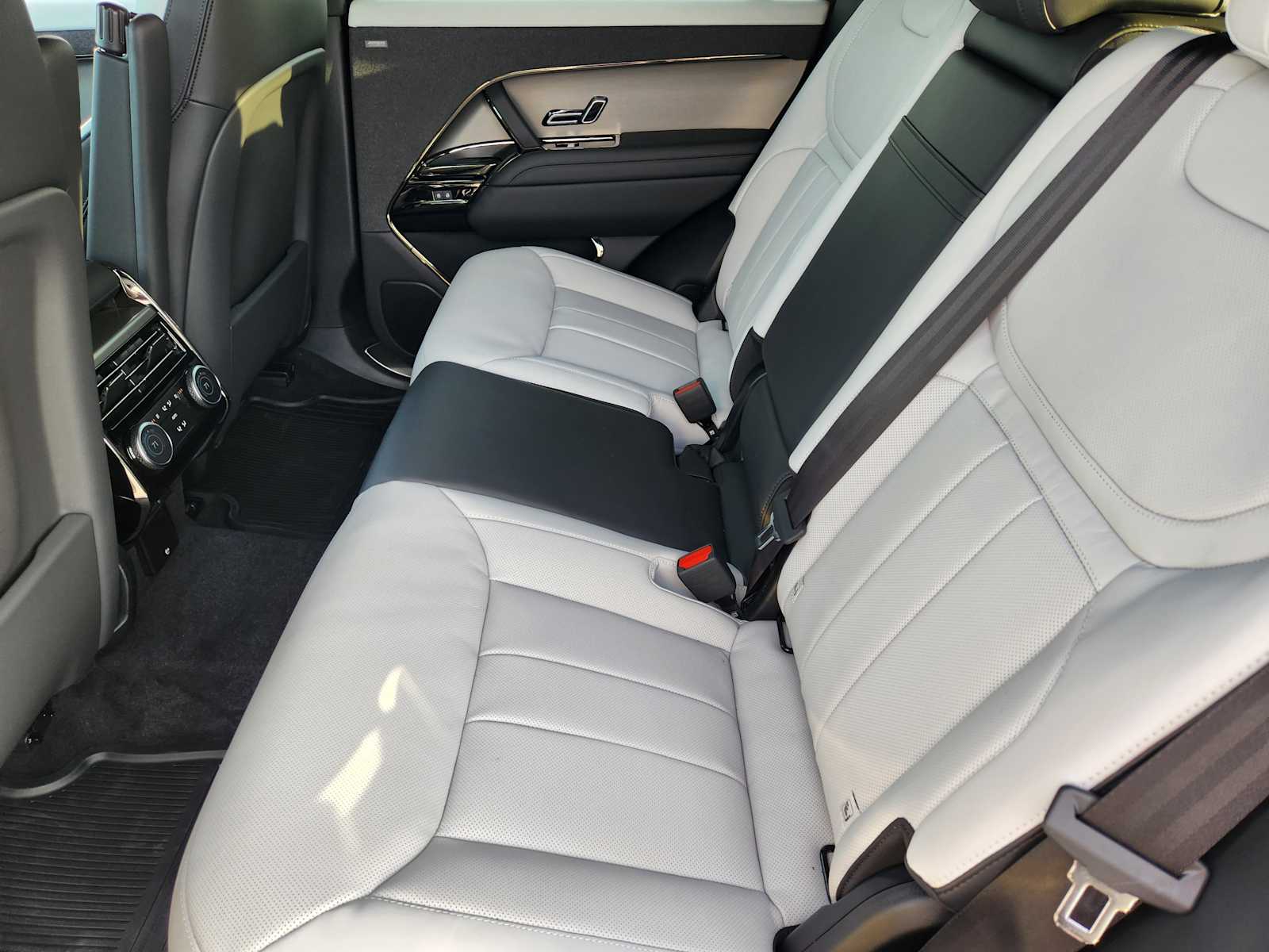 2025 Land Rover Range Rover Sport SE photo 19