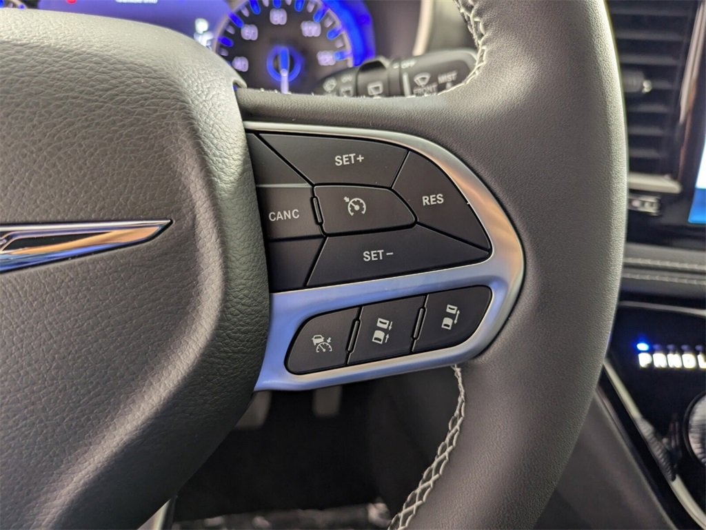 2025 Chrysler Pacifica photo 18