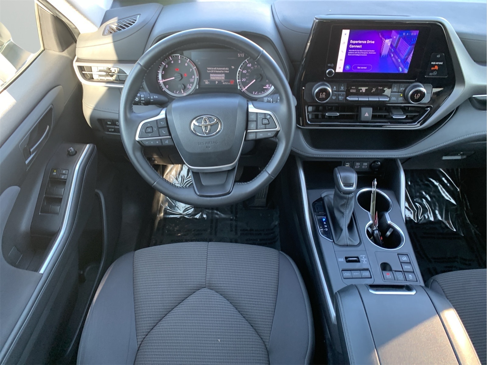 2024 Toyota Highlander LE photo 25