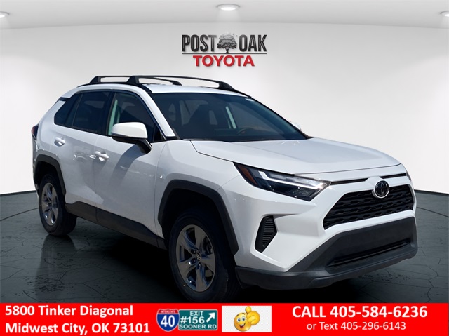 2022 Toyota RAV4 XLE photo 2