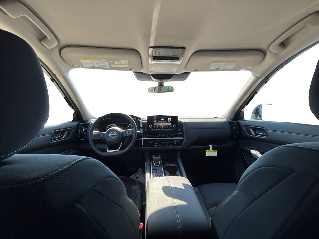 2025 Nissan Pathfinder SV photo 15