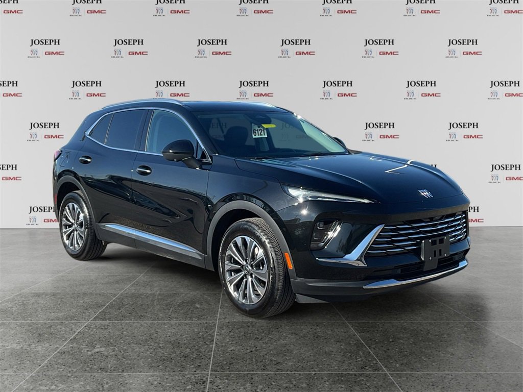 2025 Buick Envision Preferred's photo