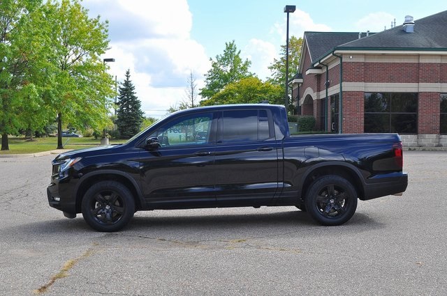 2022 Honda Ridgeline Black Edition photo 6
