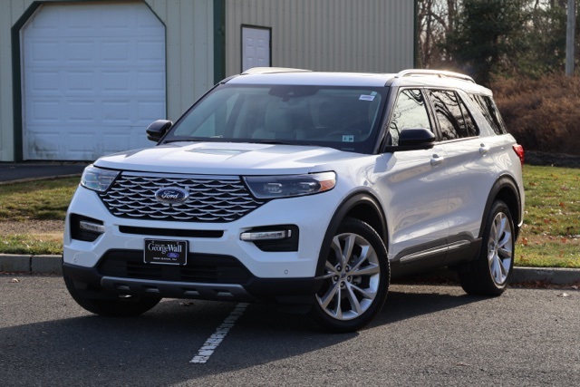 2023 Ford Explorer Platinum's photo
