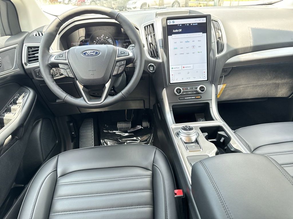 2024 Ford Edge SEL photo 4