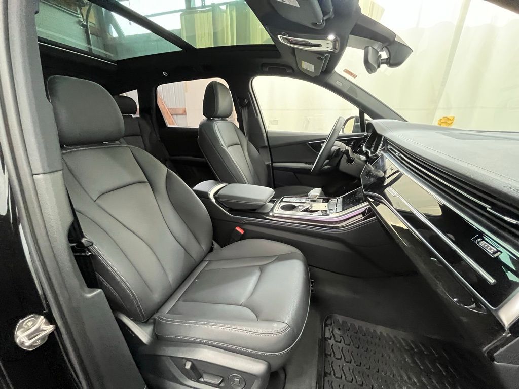 2025 Audi Q7 55 Premium Plus photo 11