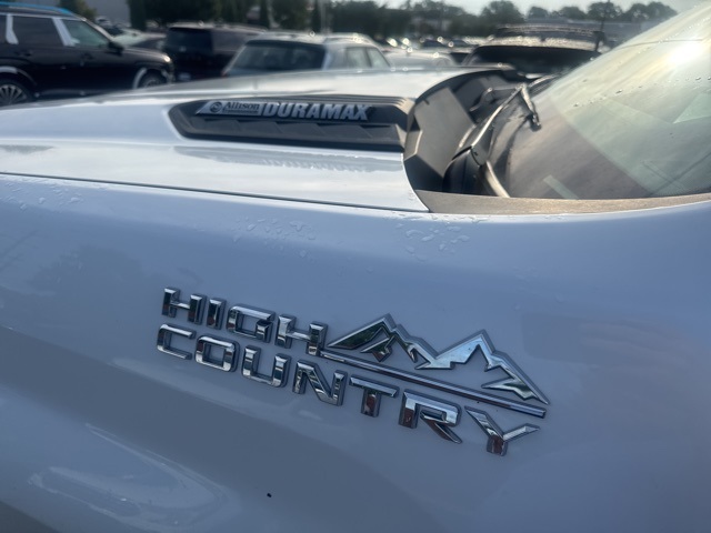 Used 2022 White Chevrolet High Country image 10