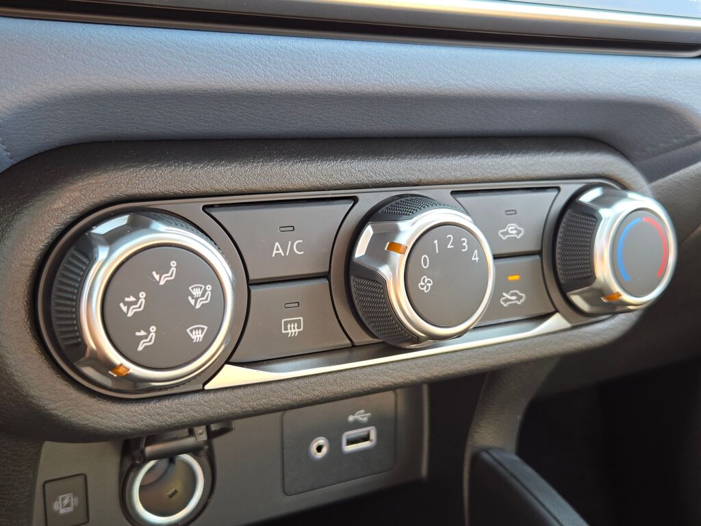 2025 Nissan Versa SV photo 22