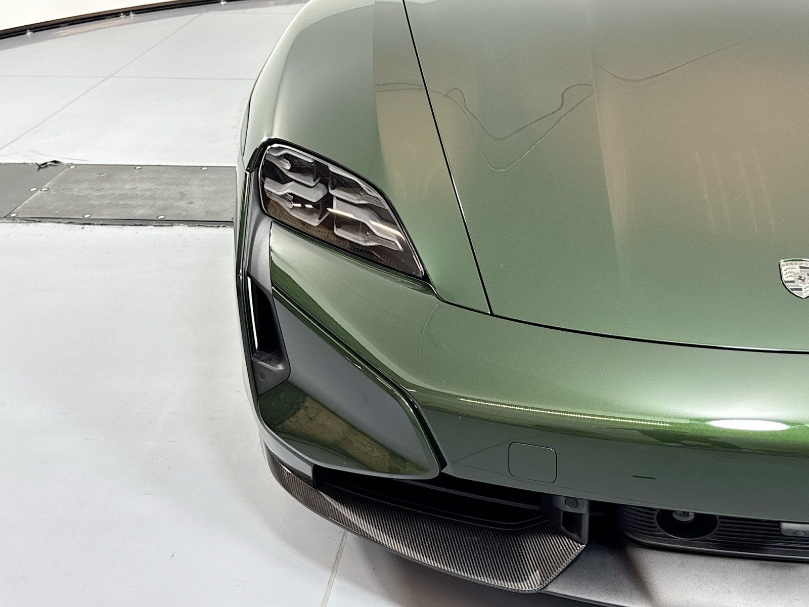2025 Porsche Taycan Turbo S photo 25