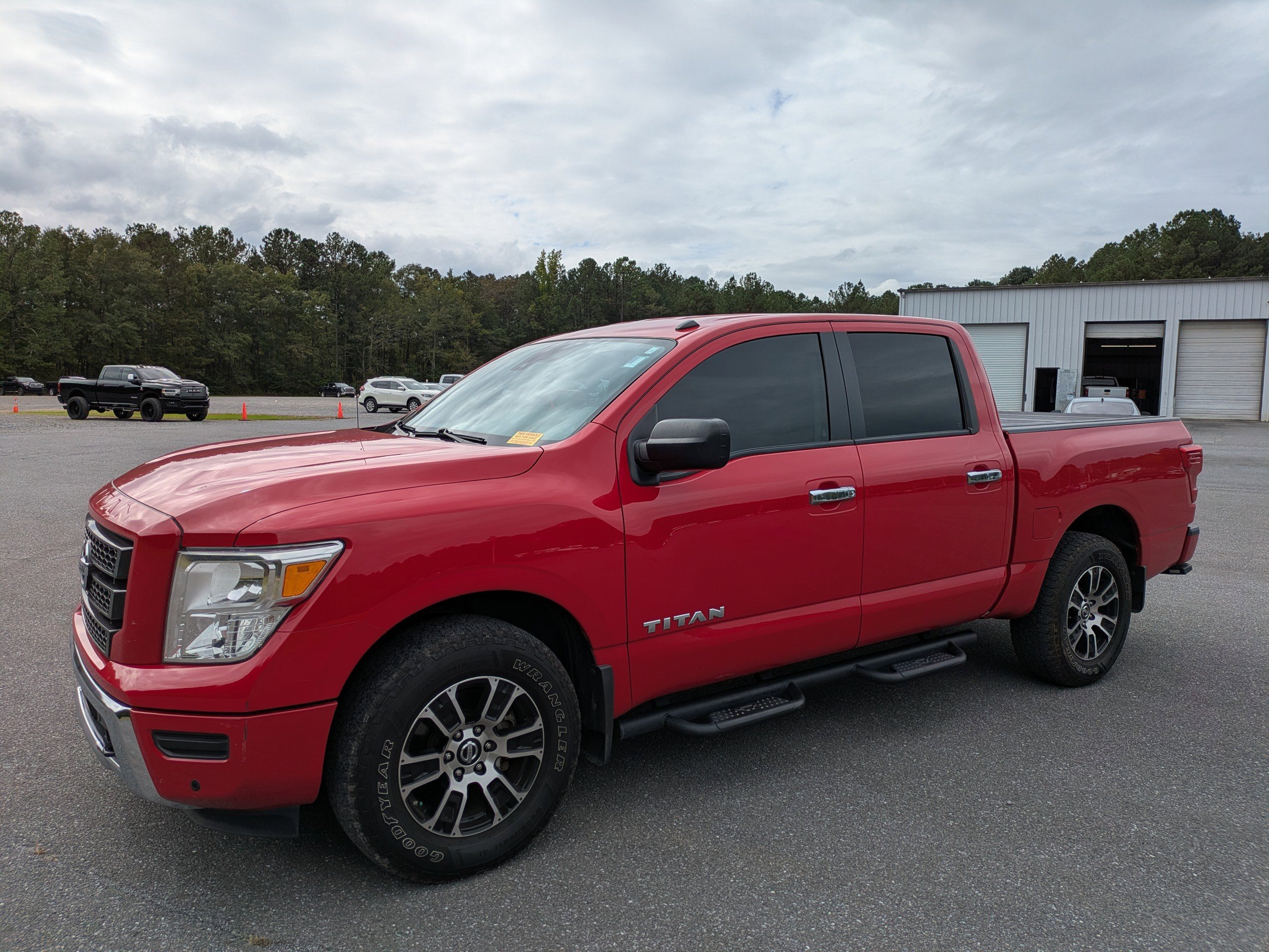 2021 Nissan Titan SV photo 5