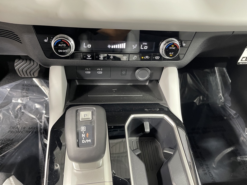 2025 Mitsubishi Outlander SE photo 14