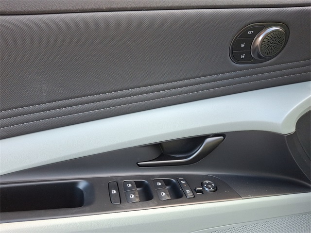 2025 Hyundai Elantra Hybrid Limited photo 11