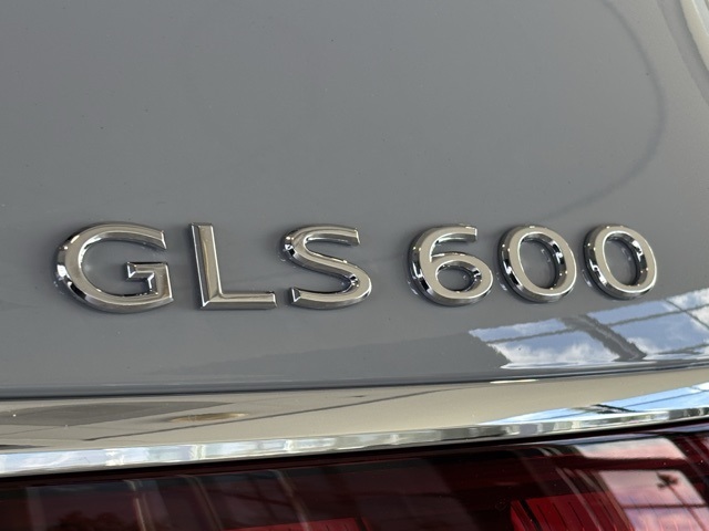 2025 Mercedes Benz GLS Maybach 600 4MATIC photo 4