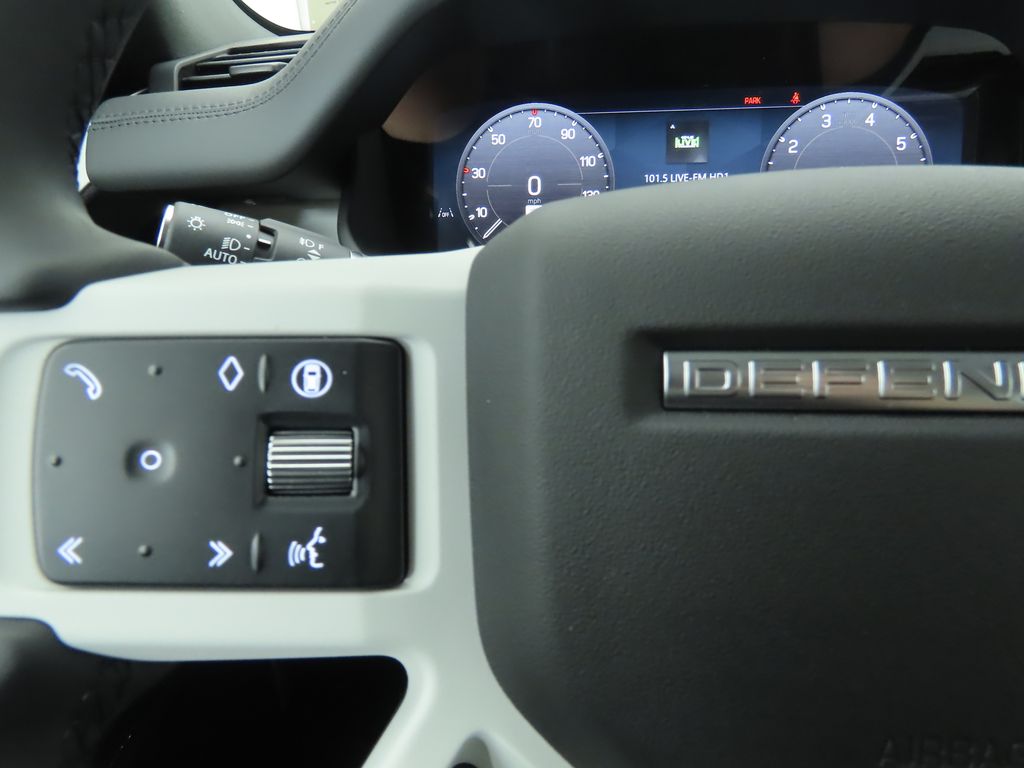 2025 Land Rover Defender 110 S photo 11