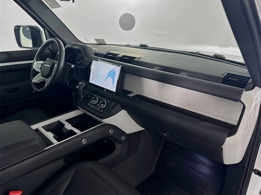 2025 Land Rover Defender 110 X-Dynamic SE photo 21