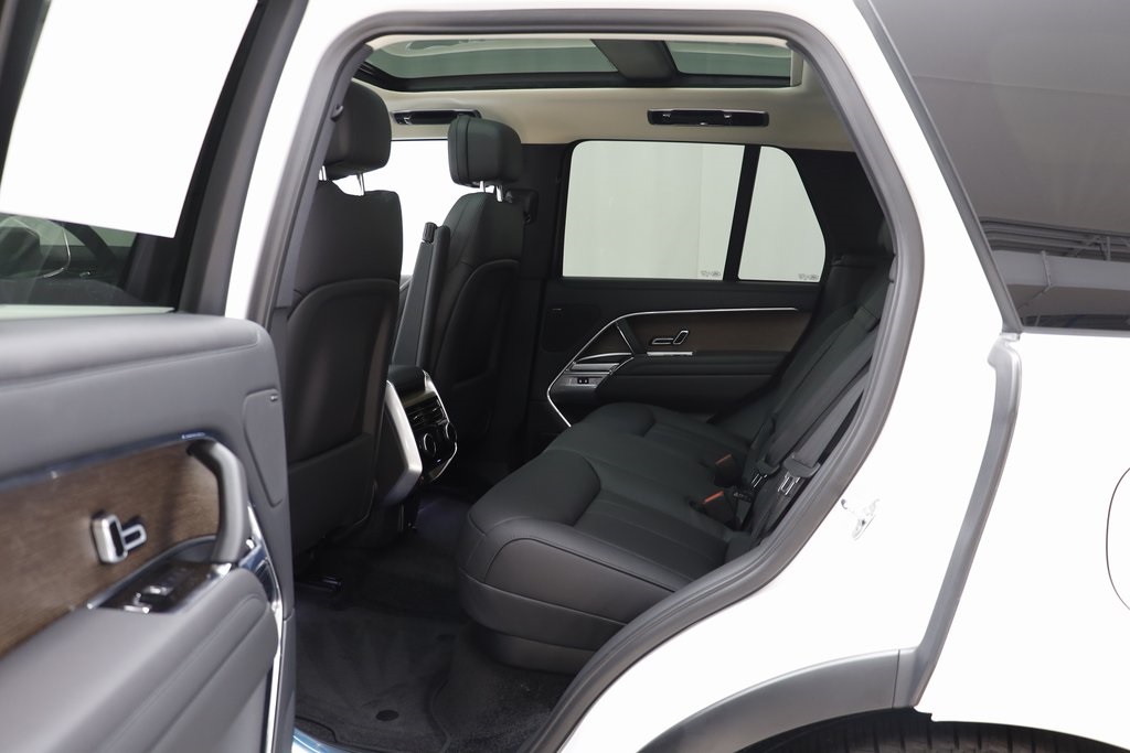 2025 Land Rover Range Rover SE photo 12