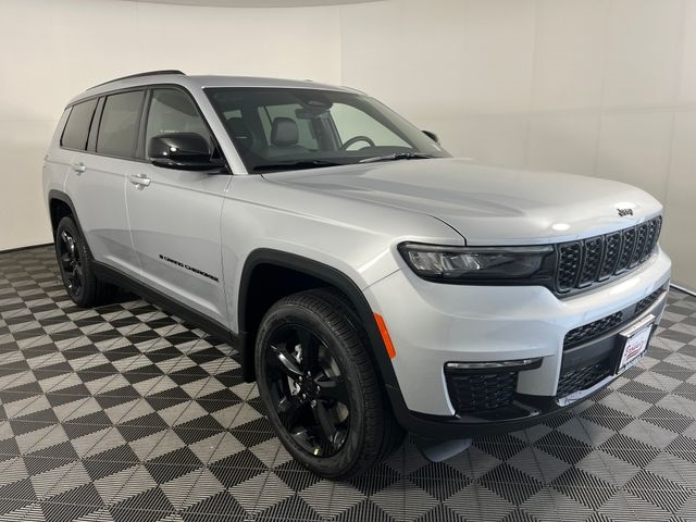 2025 Jeep Grand Cherokee Limited photo 4