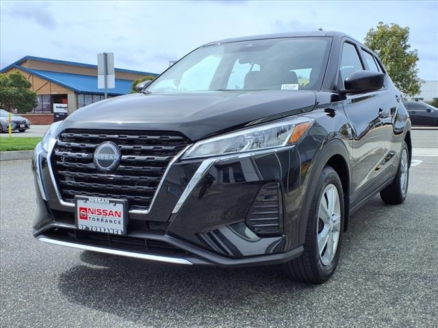 2025 Nissan Kicks Play S photo 3
