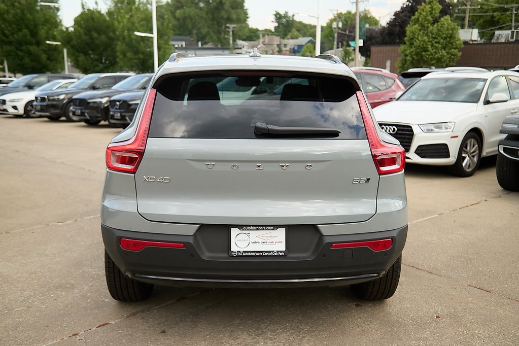 2025 VOLVO XC40 - Image 7