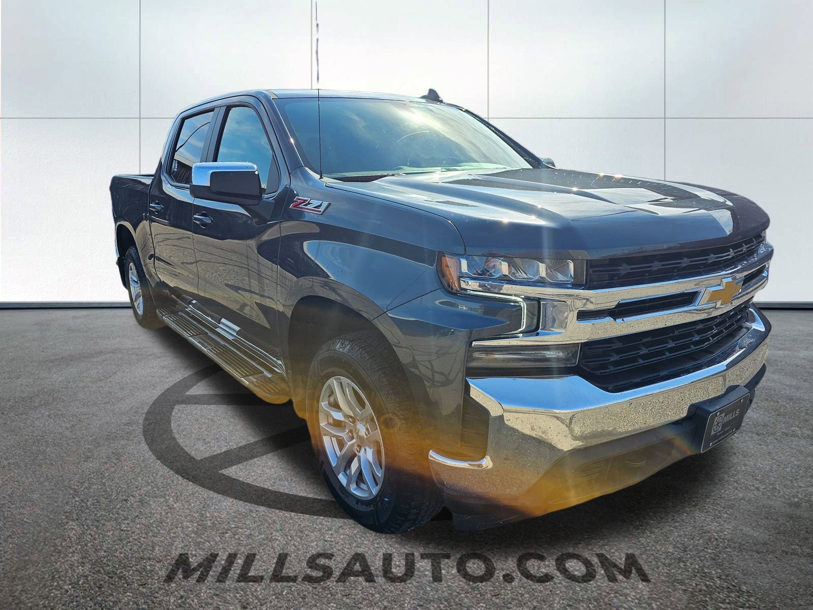 2021 Chevrolet Silverado 1500 LT photo 2