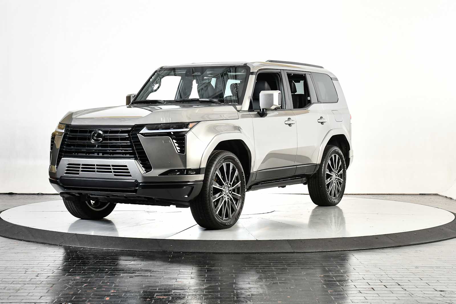 2025 Lexus GX Luxury's photo