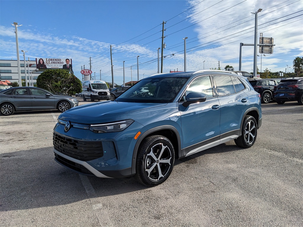 2025 Volkswagen Tiguan SE photo 2