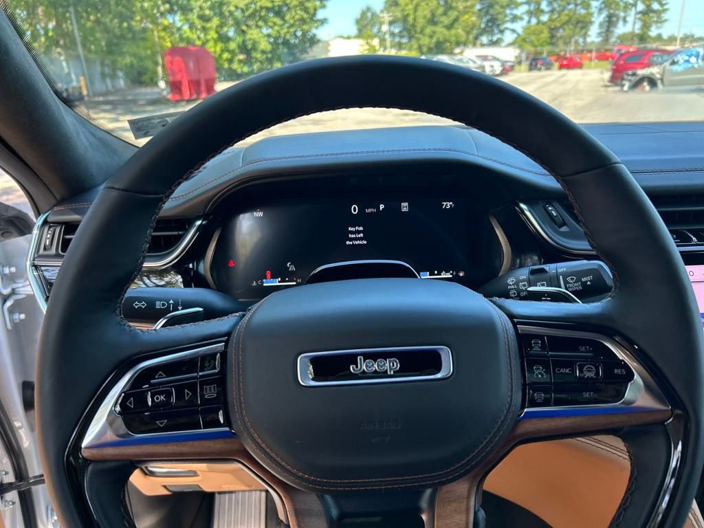2025 Jeep Grand Cherokee L Summit photo 11