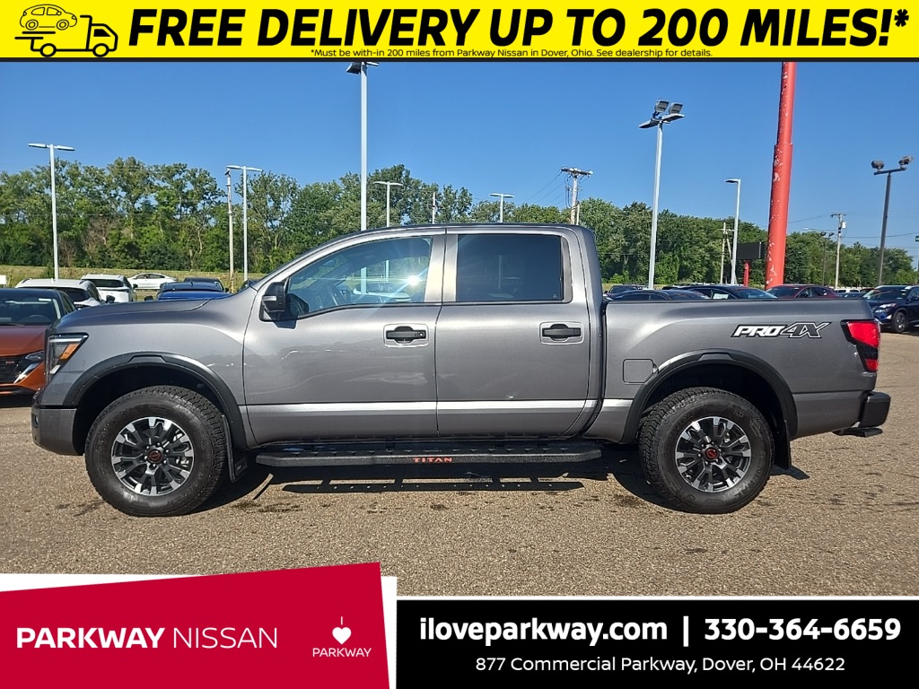 2024 Nissan Titan PRO-4X photo 4