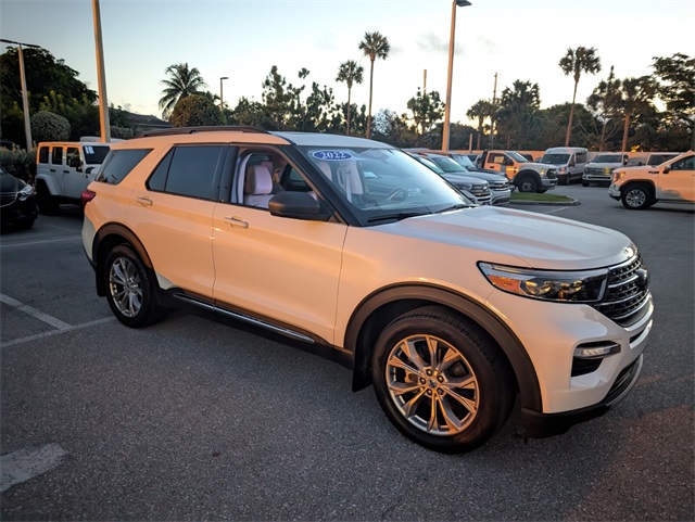 2022 Ford Explorer XLT photo 2