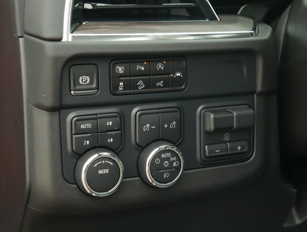 2025 Chevrolet Suburban LT photo 10