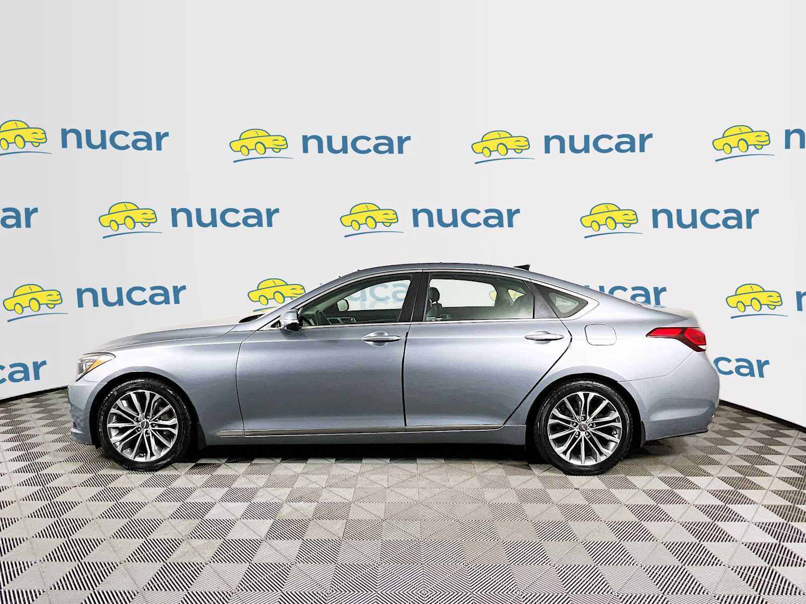 2015 Hyundai Genesis 3.8 AWD photo 4