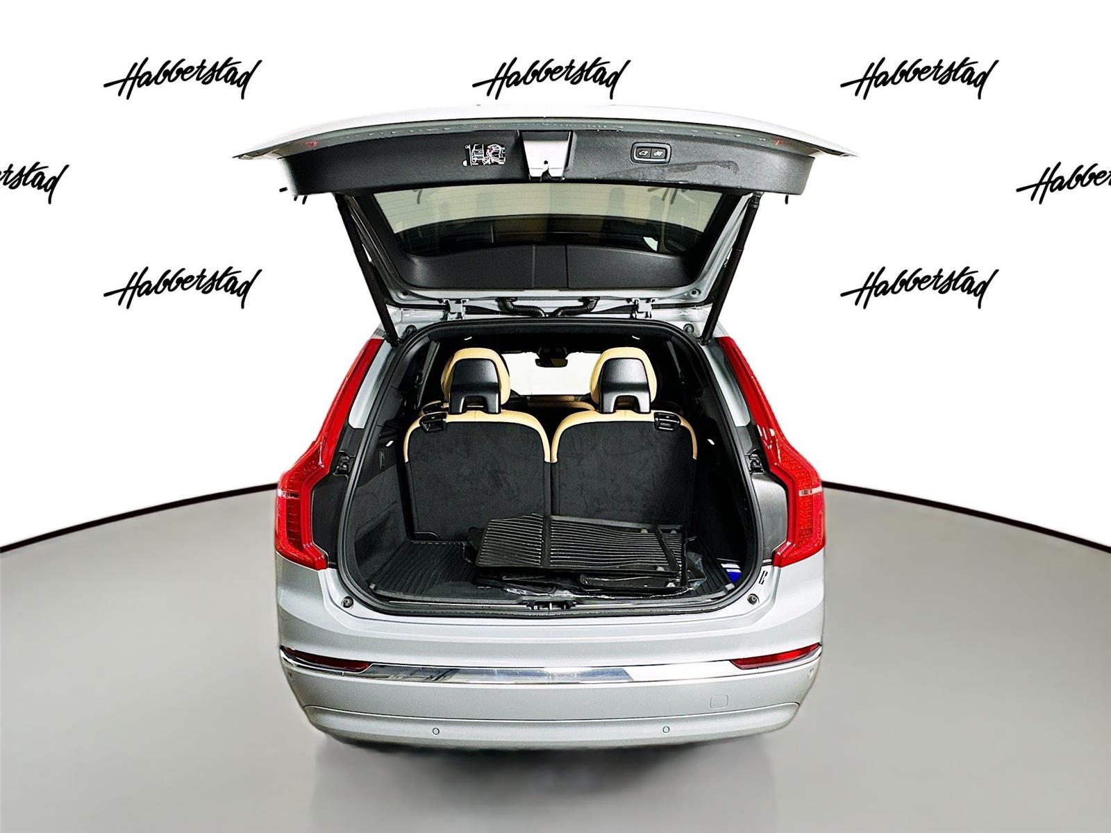 2025 Volvo XC90 photo 28