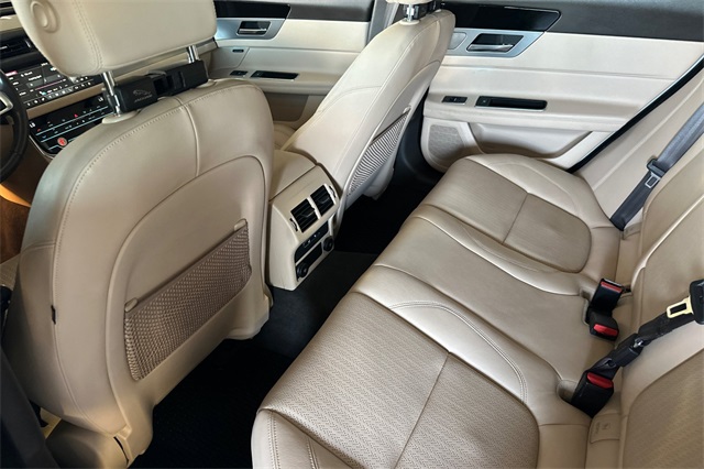 2020 Jaguar XF 25t Prestige photo 10