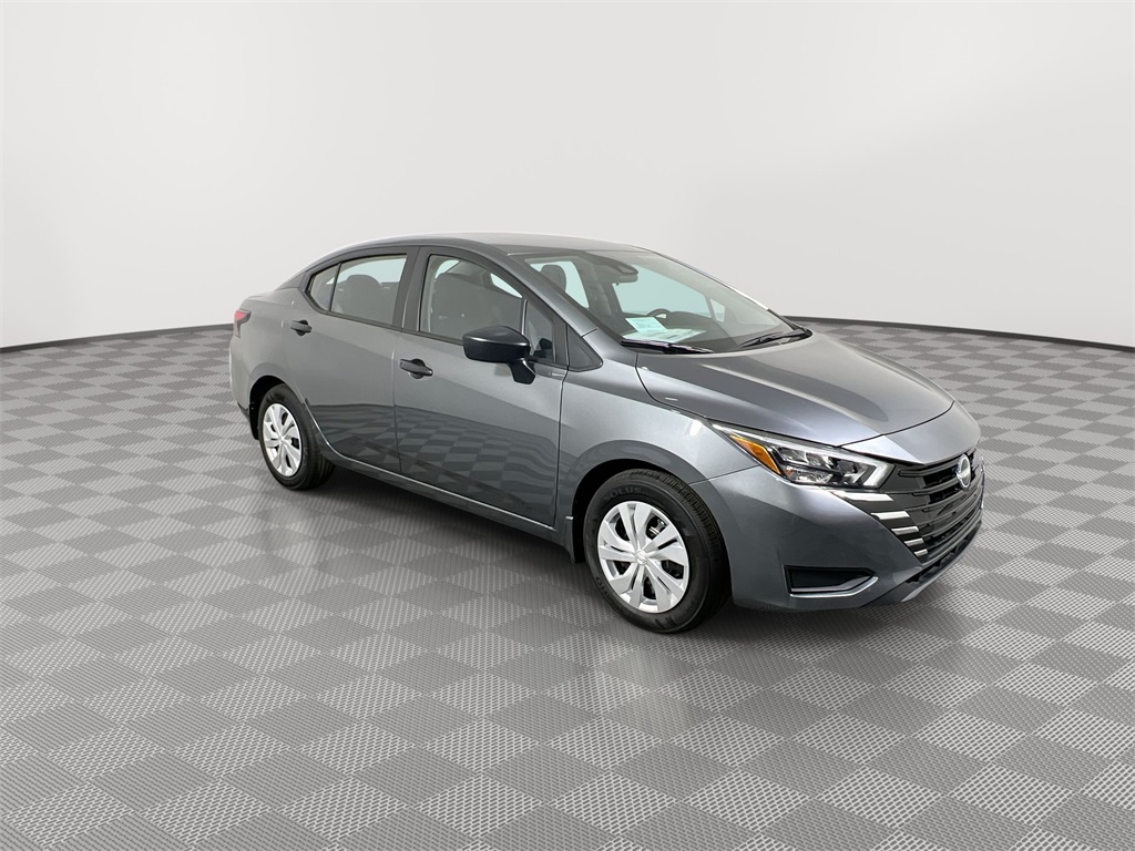 2025 Nissan Versa 1.6 S photo 2
